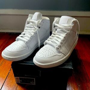 White AIR JORDAN 1 MID
